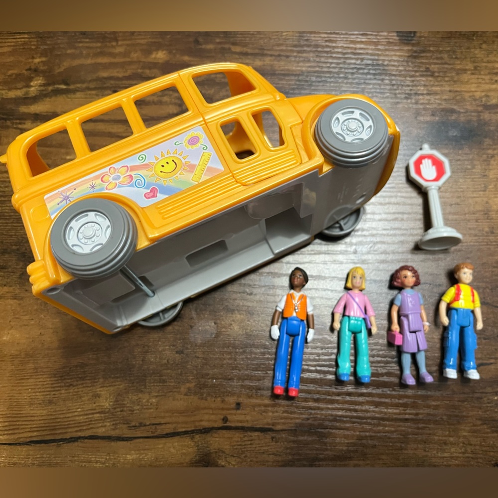 🏠 Fisher Price Sweet Streets Loving Family School Bus Playset